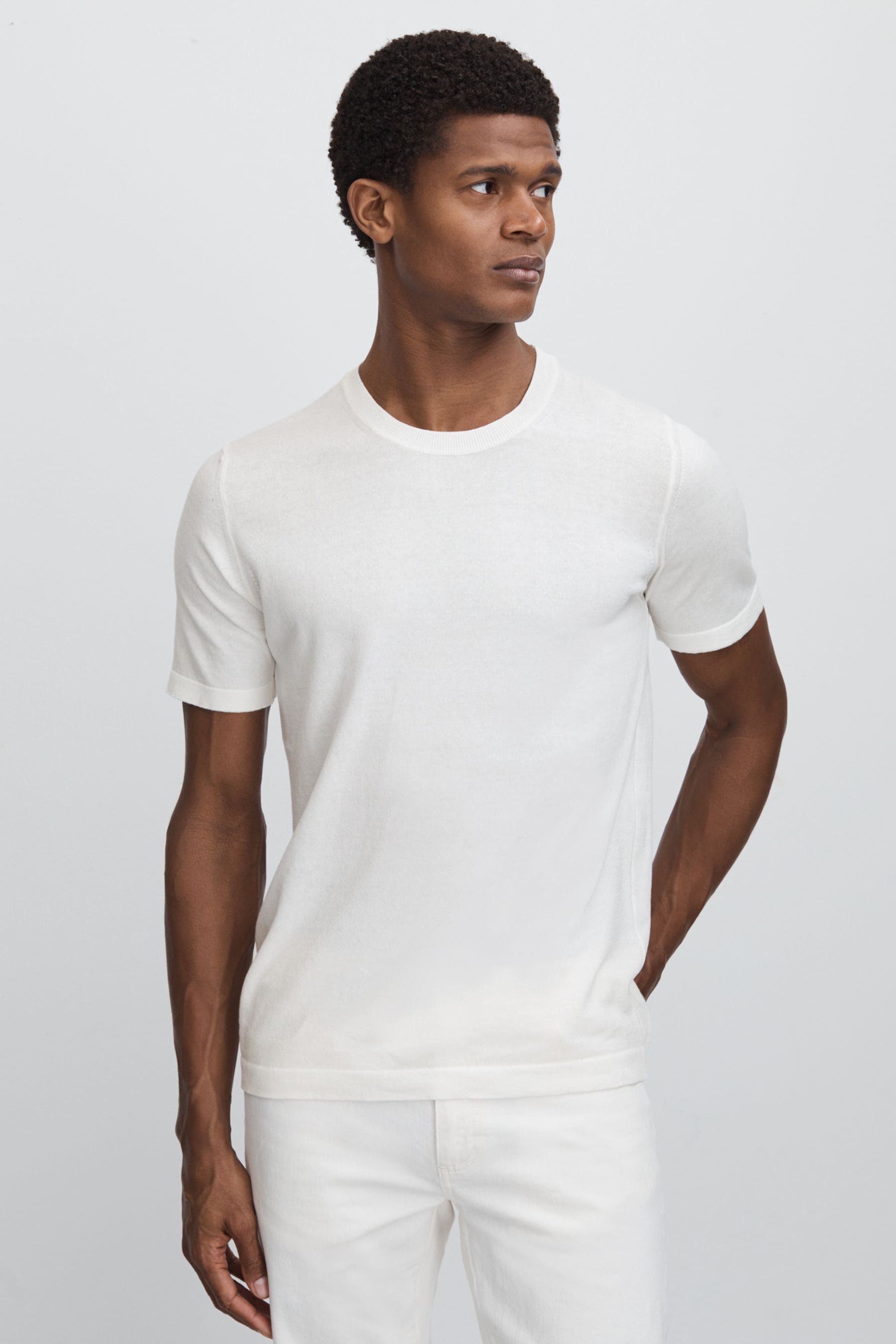 Shop Oscar Jacobson Knitted Cotton Crew Neck T-shirt In Snow White