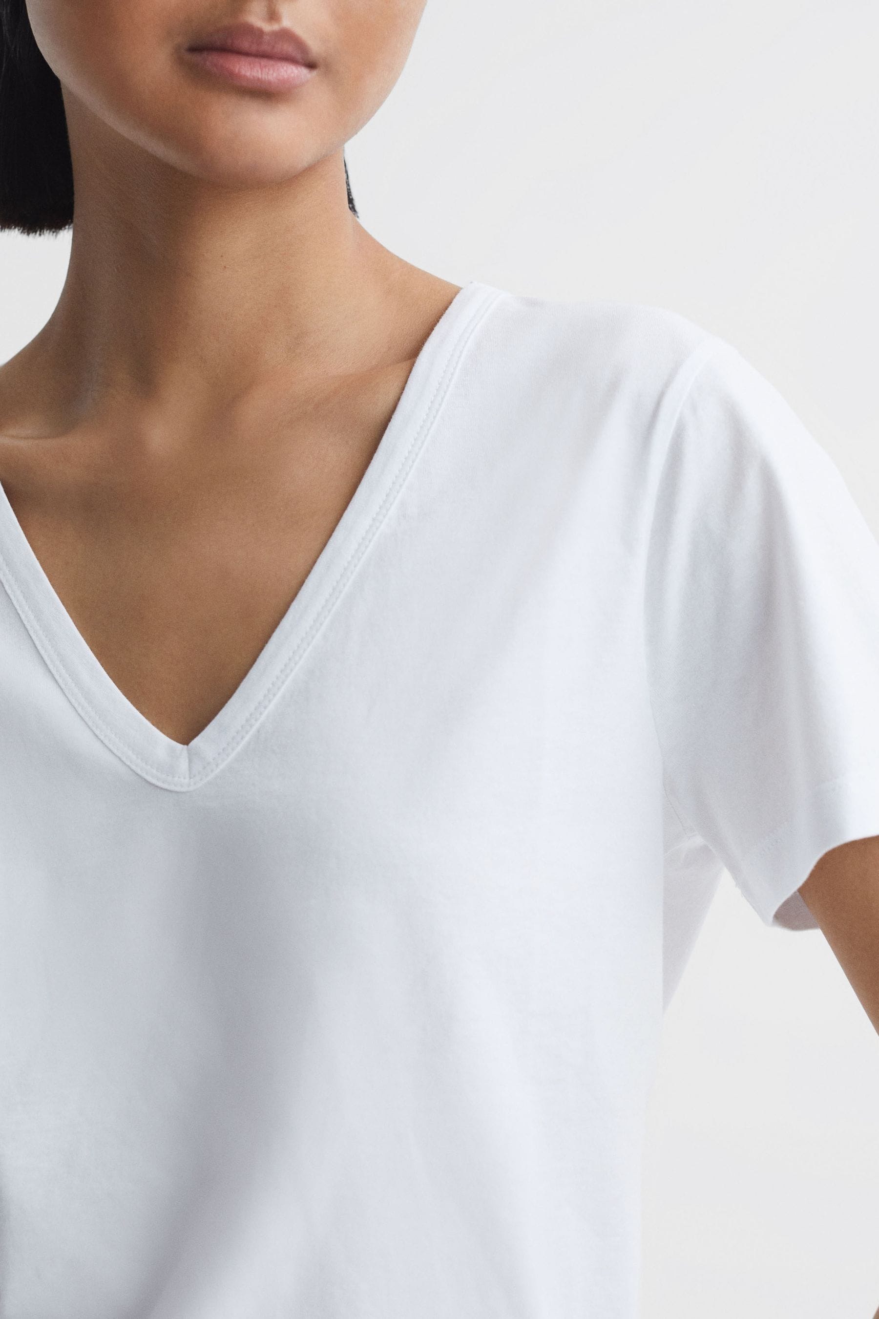 Reiss Bailey - Ivory Cotton V-neck T-shirt, S