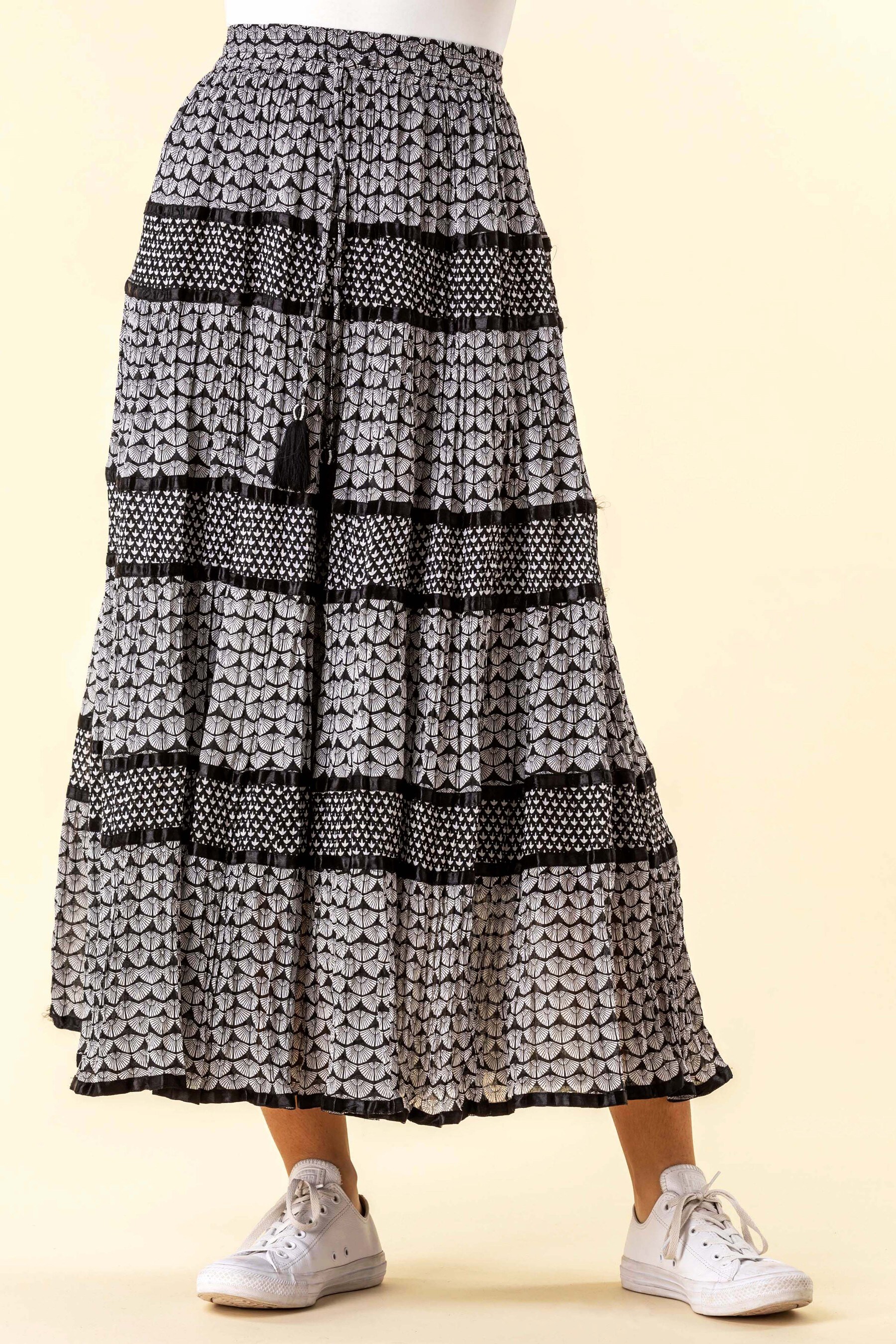 Patterned pleated skirt Clearance