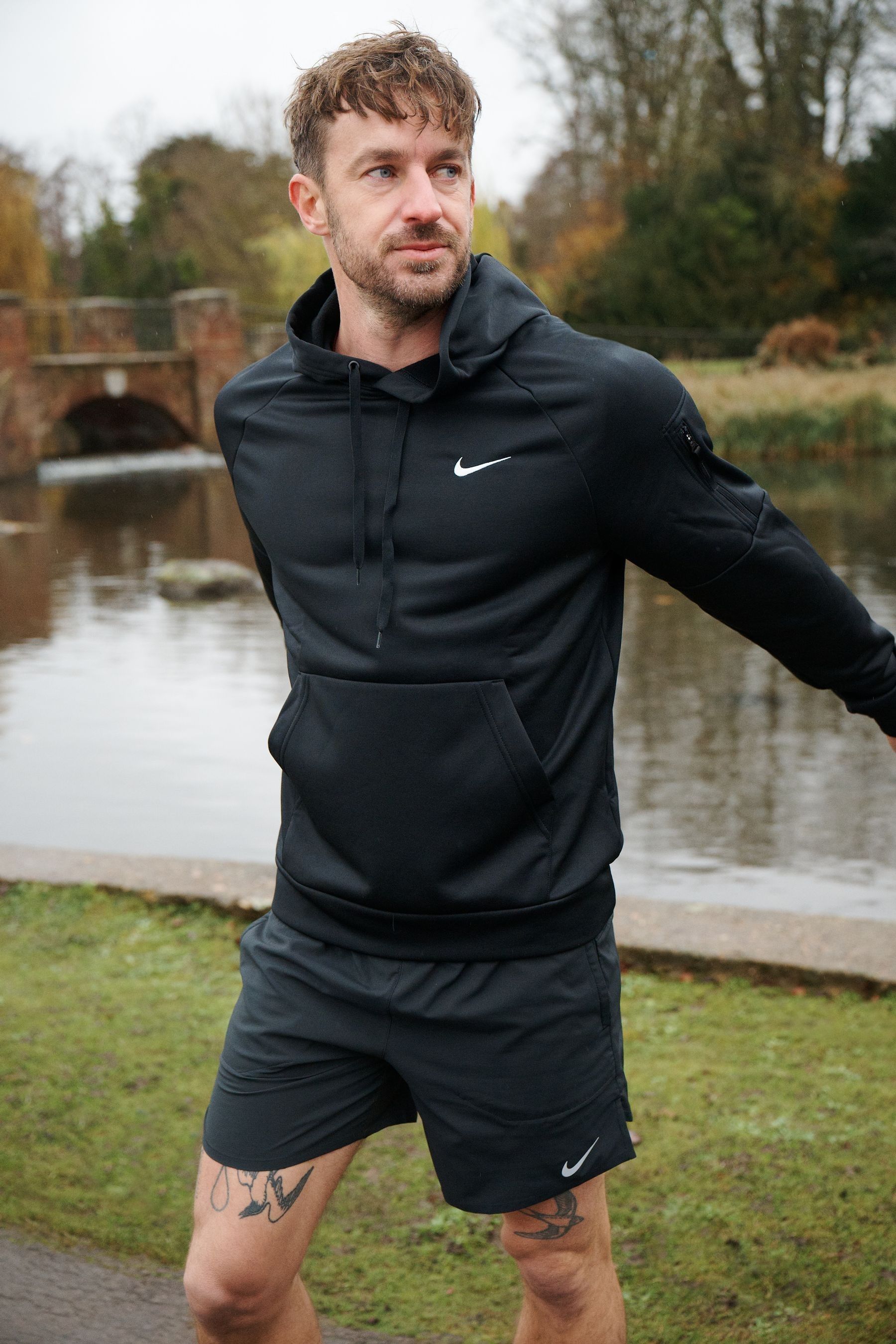 black nike therma hoodie
