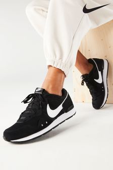 Nike Black Venture Runner Trainers (284067) | £60 - £65