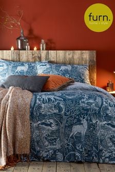 furn. Midnight Blue Winter Woods Animal Reversible Duvet Cover and Pillowcase Set
