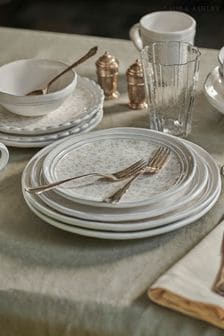 16 Piece White Dinnerset Artisan collectables