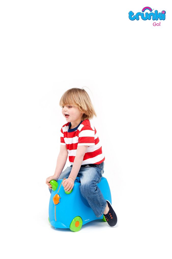 Boots clearance trunki suitcase