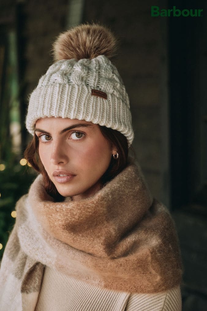 Womens white 2025 bobble hat