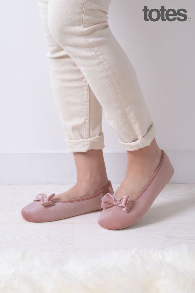 Totes pink deals slippers