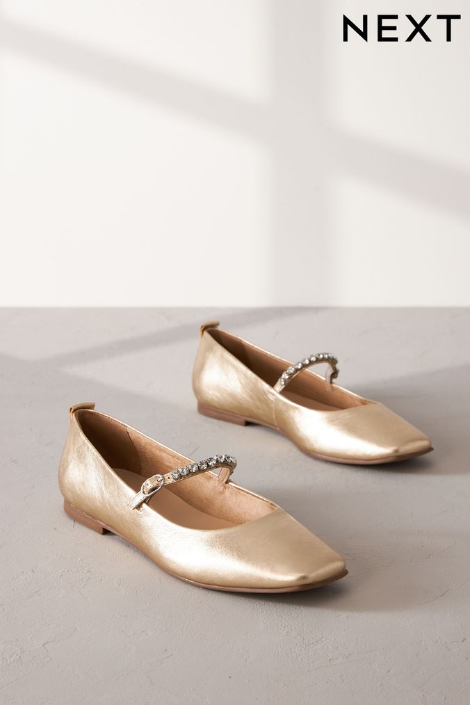 Flats with top gold heel