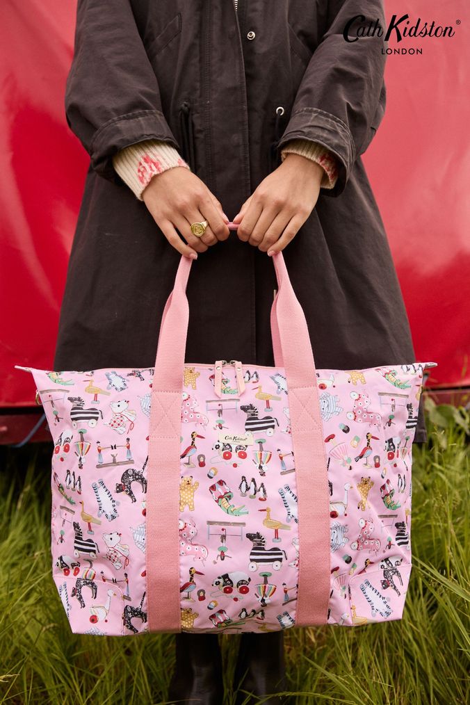 Falabella Box Bag while back in NYC for a spell during her current world tour ParallaxShops Buy Older Boys Cleo s Bags Cathkidstongifting Online