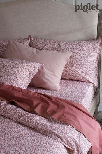 Piglet in Bed Red Set of 2 100% Cotton Pillowcases (366215) | £35