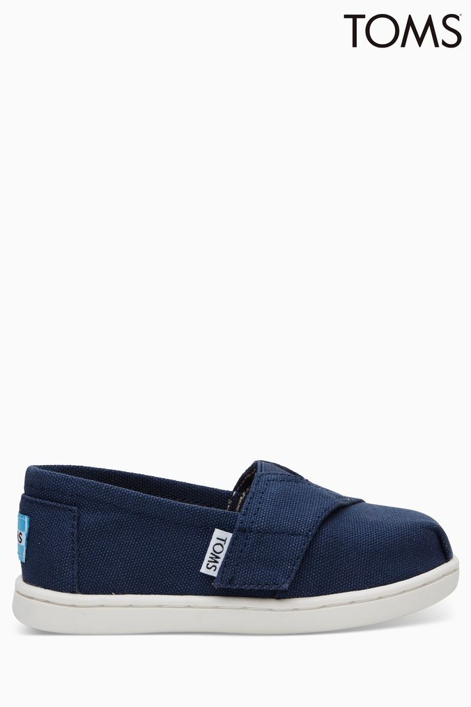 Toms shop newborn shoes