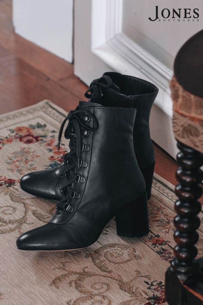 Black boots with laces and heel hotsell