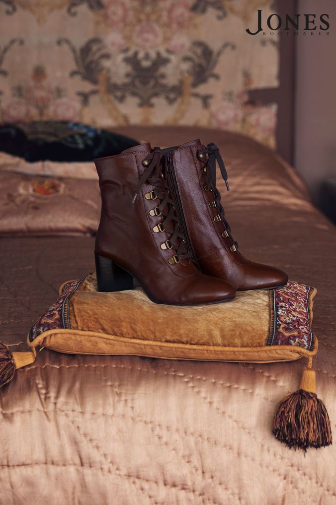 Jones boot maker discount