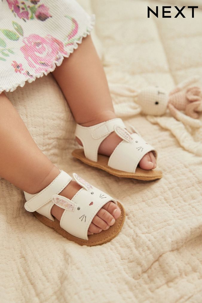 White baby shop sandals size 3