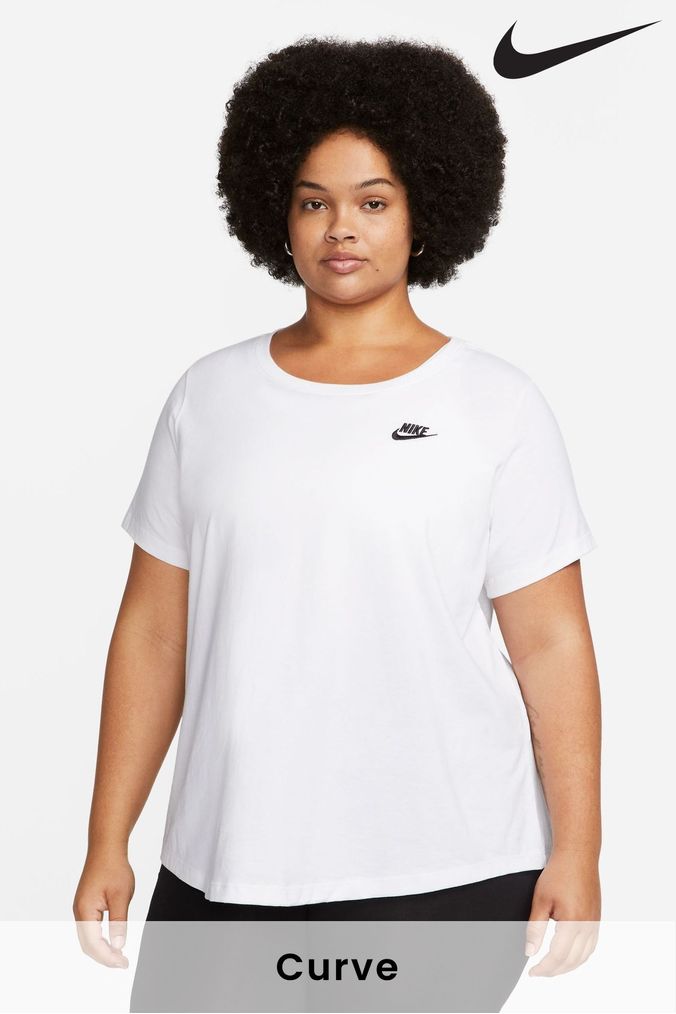 Buying nike t shirts online deals