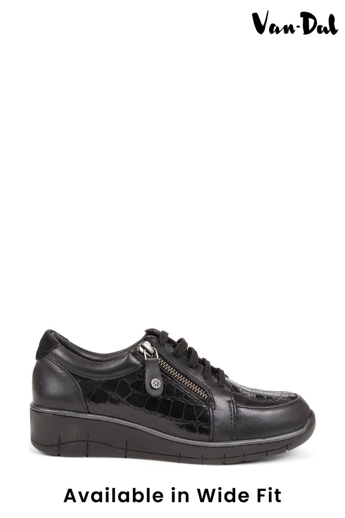 Vandal wide fit hotsell shoes