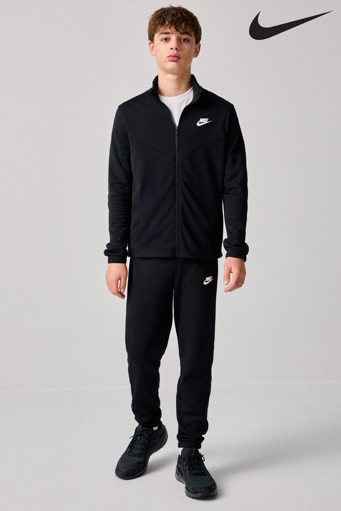 Nike outfits online top