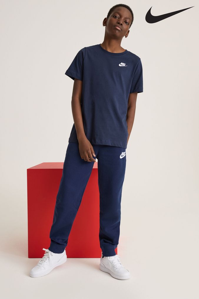 Nike cuffed club discount jogger in navy