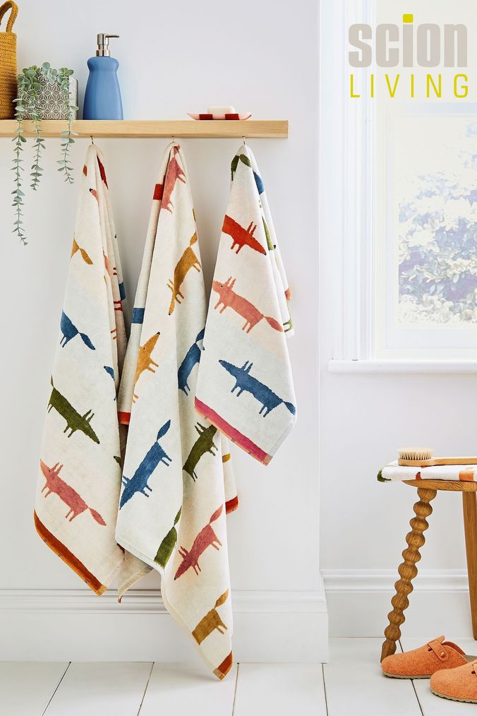 Cream towels top