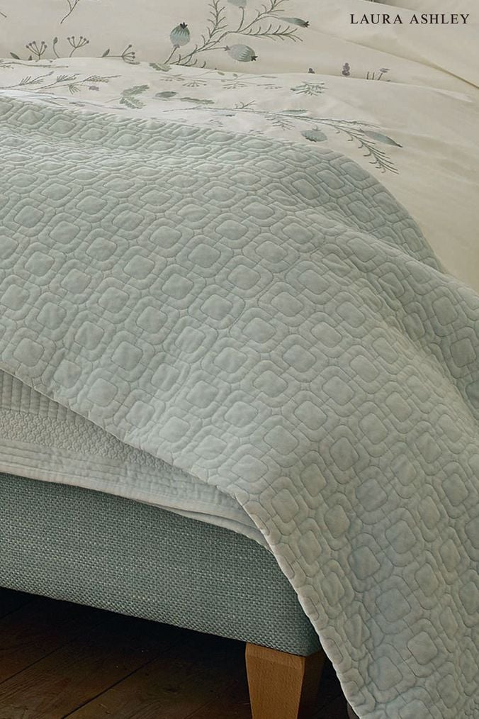 Laura ashley outlet bed throws