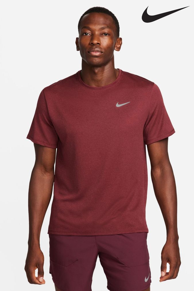 Burgundy nike top sales