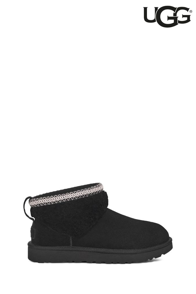 Plain black uggs top