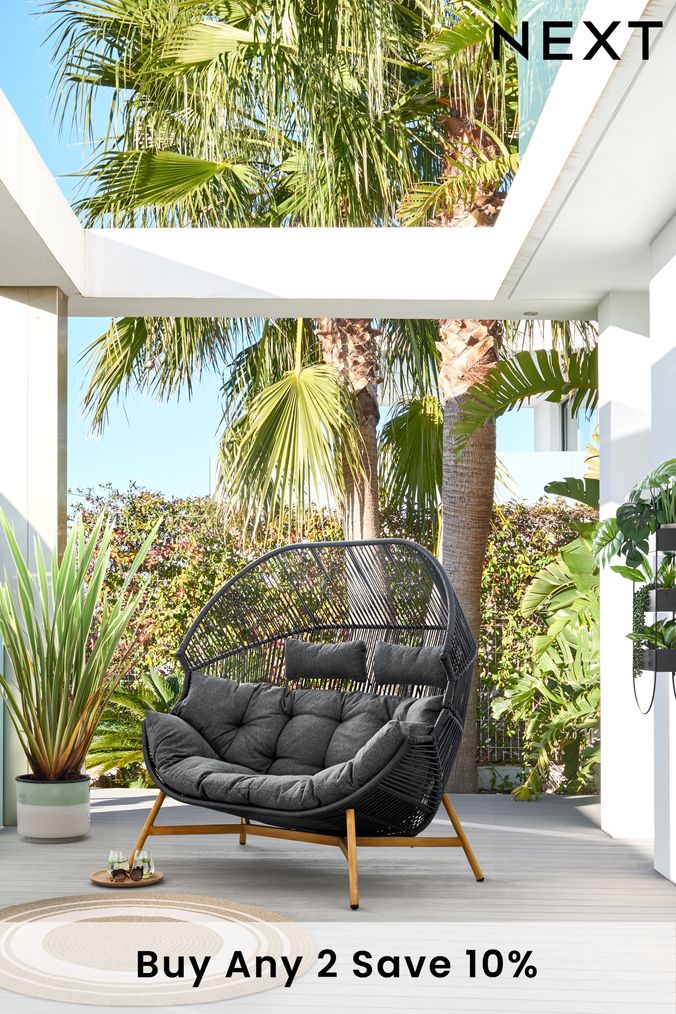 Egg chair b and store m