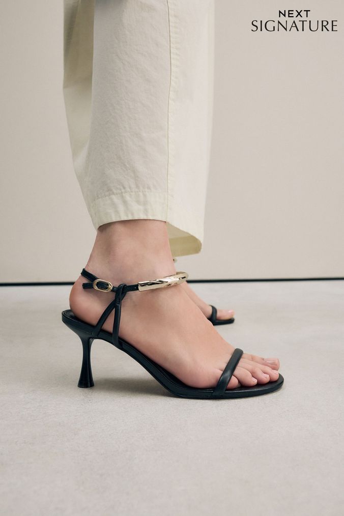 Signature sandals deals