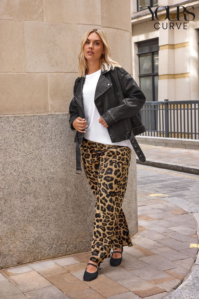 Buy Women s Elasticated Cropped Trousers Online Next UK