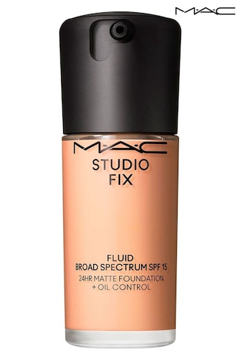 MAC Studio Fix Fluid Broad Spectrum Foundation SPF15 30ml (AG0628) | £36