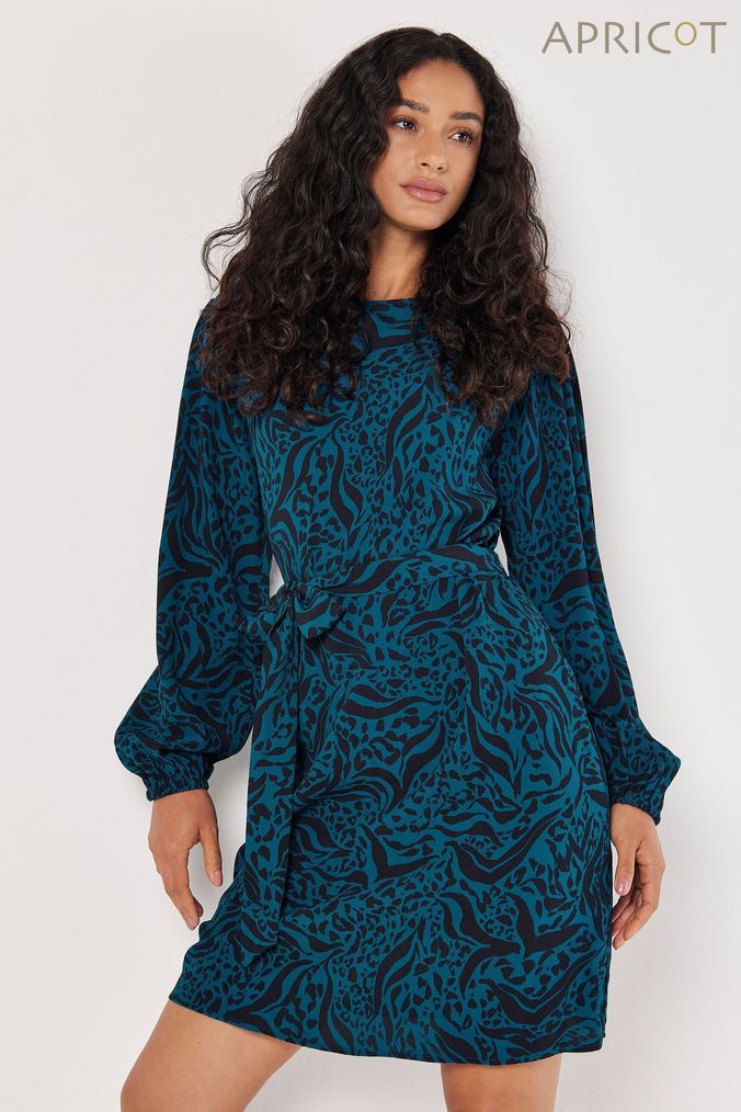 Apricot green velvet dress 2025