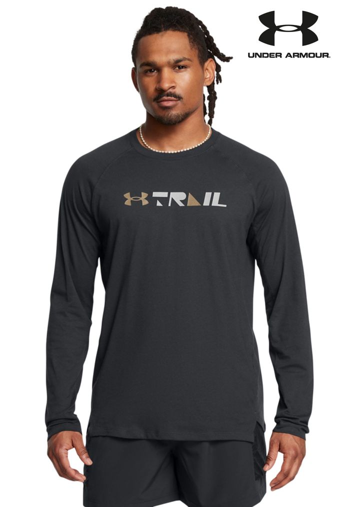 T shirt with long sleeve underneath outlet