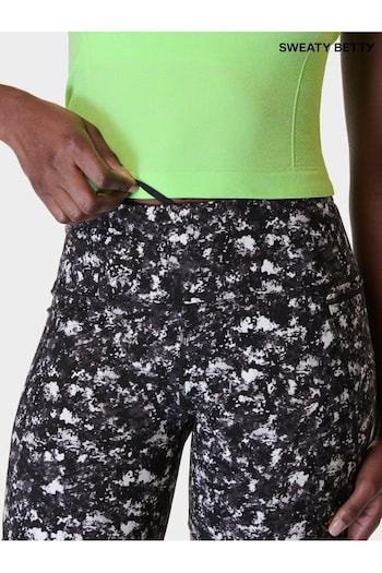 Sweaty Betty Black Electric Texture Print Power 6" Biker Shorts (B58397) | £60