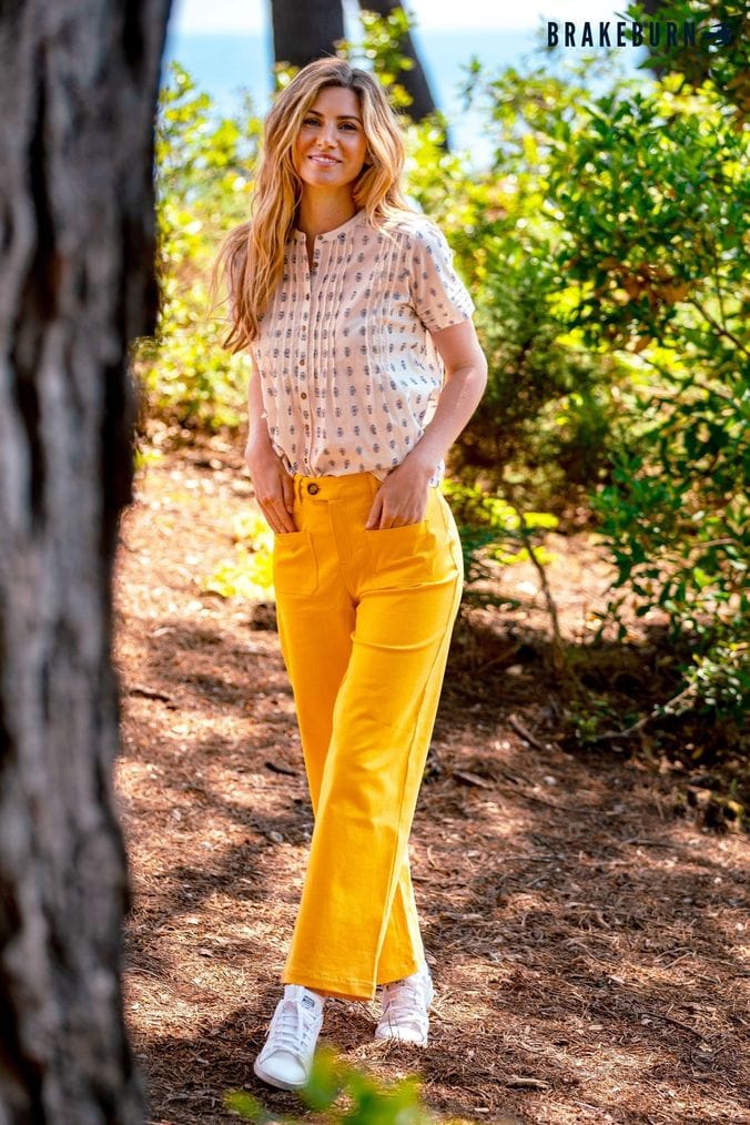 Mustard coloured trousers shop
