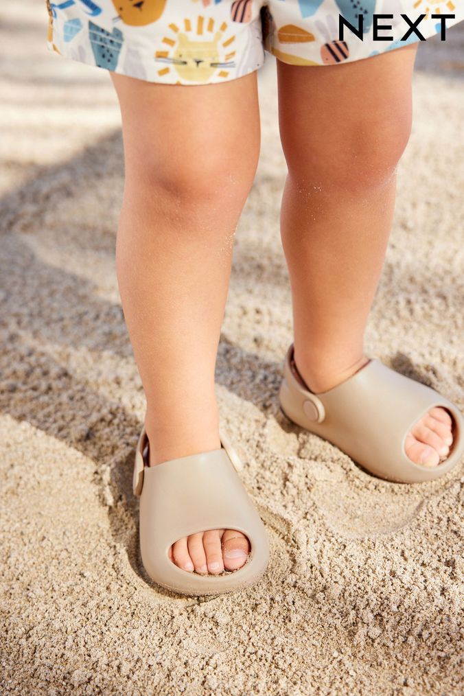 Boys sliders size 5 outlet