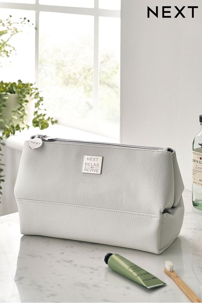 White Faux Leather Folding Make-Up Bag (C07949) | £14