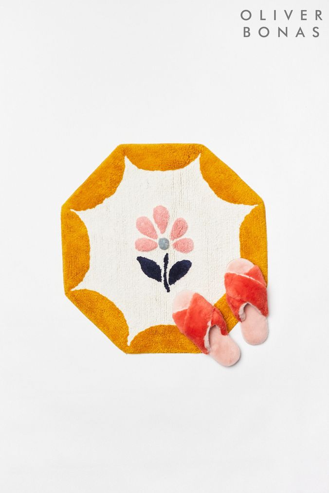 Oliver Bonas White/Yellow Flower Scalloped Round Cotton Small Bath Mat (C62860) | £25