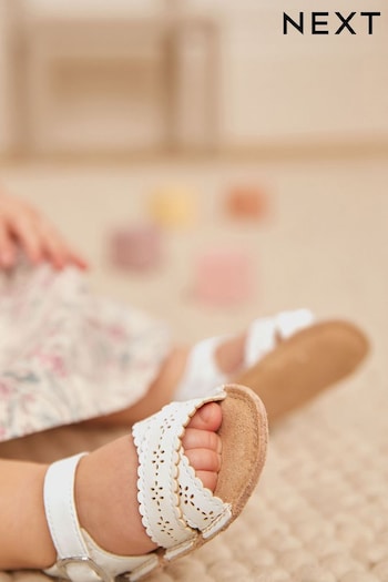 White Scallop Baby Sandals customs (0-18mths) (C85607) | £11