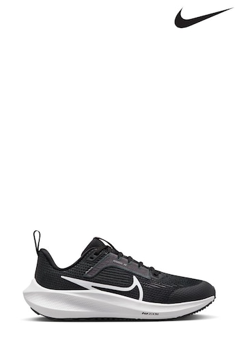 Nike foot Black Air Zoom Pegasus 40 Youth Running Trainers (CQL352) | £70