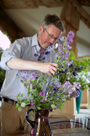 Learning With Experts Learn Environmental Floristry By The Queens Florist Peer Course (D14379) | £45