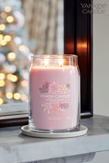 Yankee Candle Signature Large Jar Scented Candle, Snowflake Kisses (D30368) | £30
