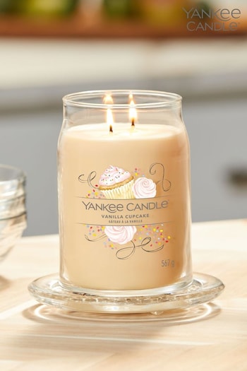 Yankee Candle Signature Large Jar Scented Candle, Vanilla Cupcake (D30411) | £30