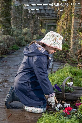 Laura Ashley Red Child Gardening Gloves Hat Kneeler & Tools (D32914) | £50