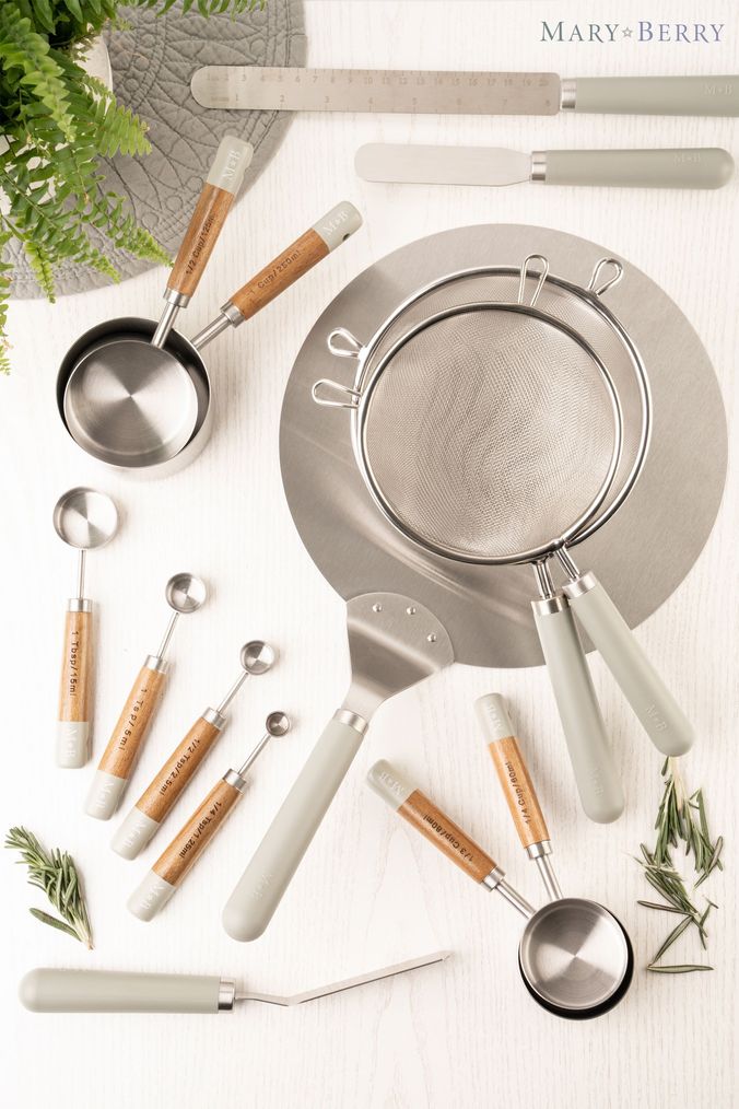 Mary Berry Brown Measuring Cups (D38877) | £23