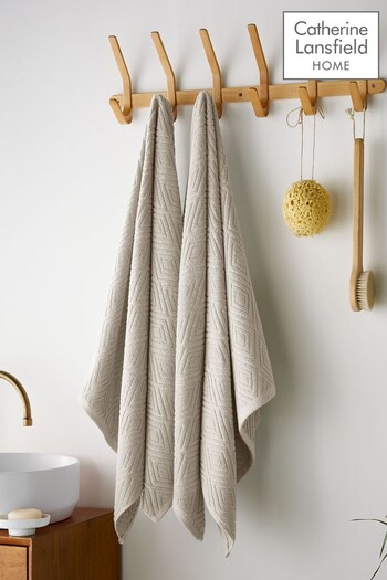 Catherine Lansfield Set of 2 Natural Diamond Geo Sculpted Towels (D42160) | £30
