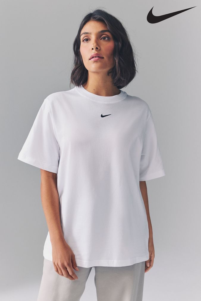 Plain white nike top outlet