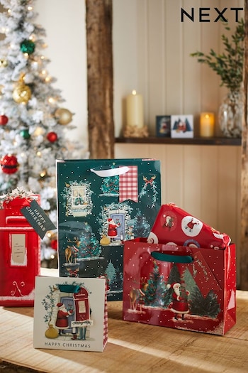 Set of 4 Santa Scene WAIST Gift Bags (D74105) | £6