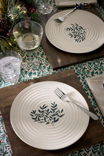 Set of 2 White Christmas Mistletoe Dinner Plates (D84904) | £18