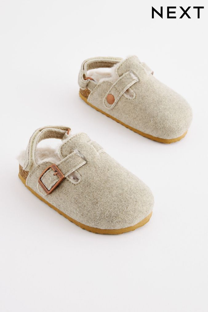 Younger boys hotsell slippers