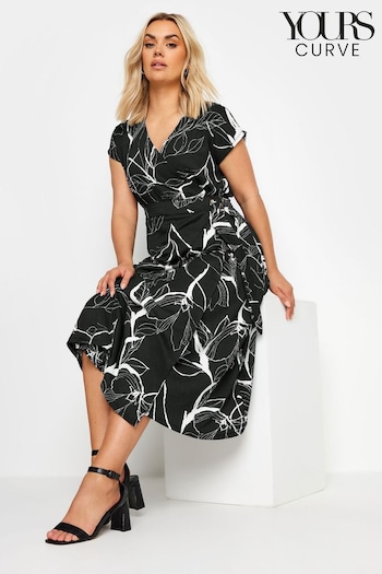 Yours Curve Black Leaf Print Textured Dress (E41337) | £37