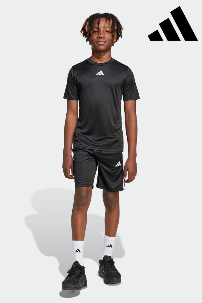 Yeezy boost 700 with shorts on sale